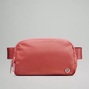 lululemon everywhere belt bag 🤍